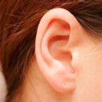 แนะนำวิธีรักษาสิวข้างหูอย่างละเอียดมาพร้อมผลิตภัณฑ์ที่ช่วยกู้ผิวเนียนใสให้ใบหูคู่ใจ
